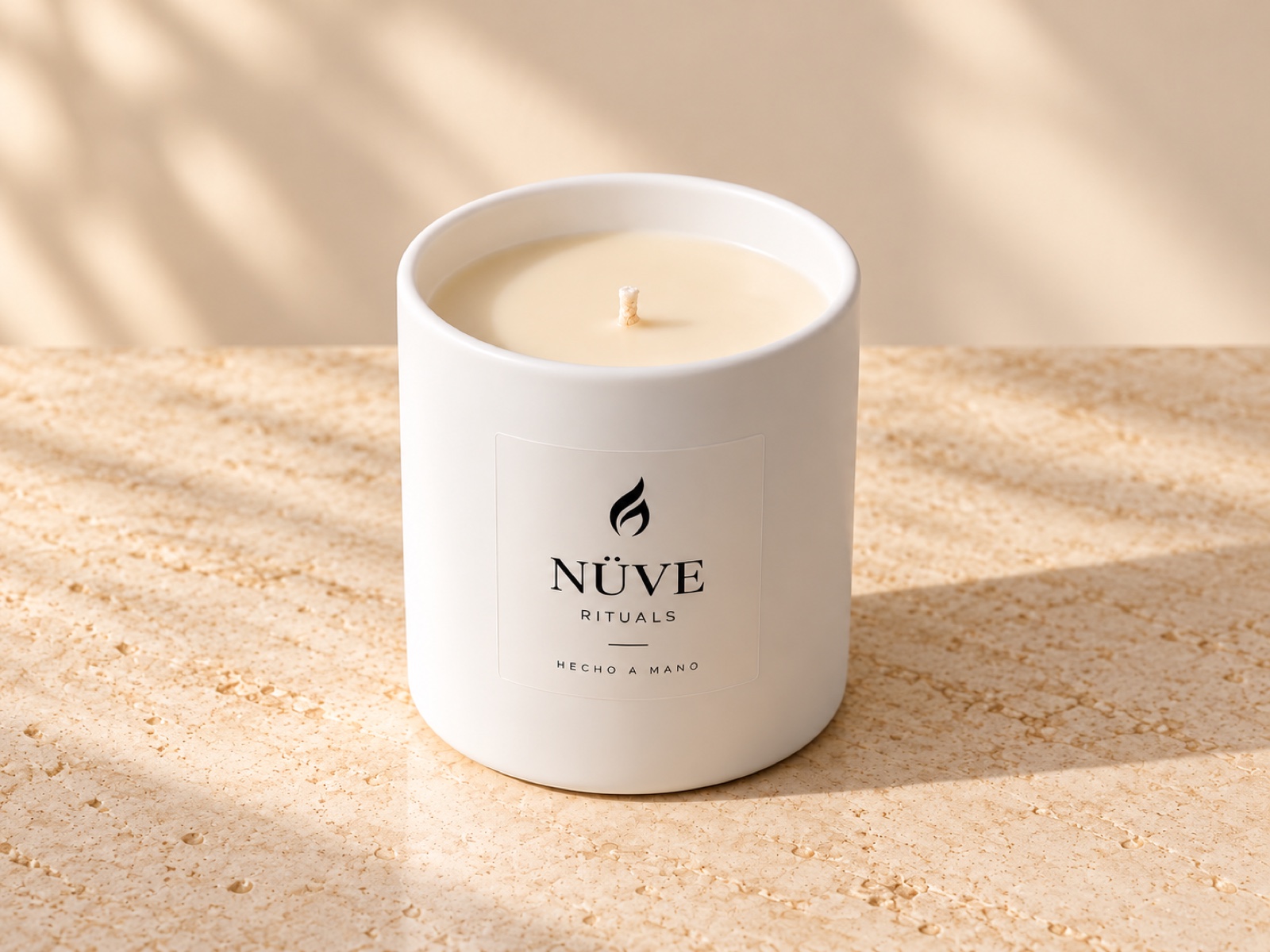NÜVE Esencial — Vela blanca de 10 oz, sin flor, fotografía 1